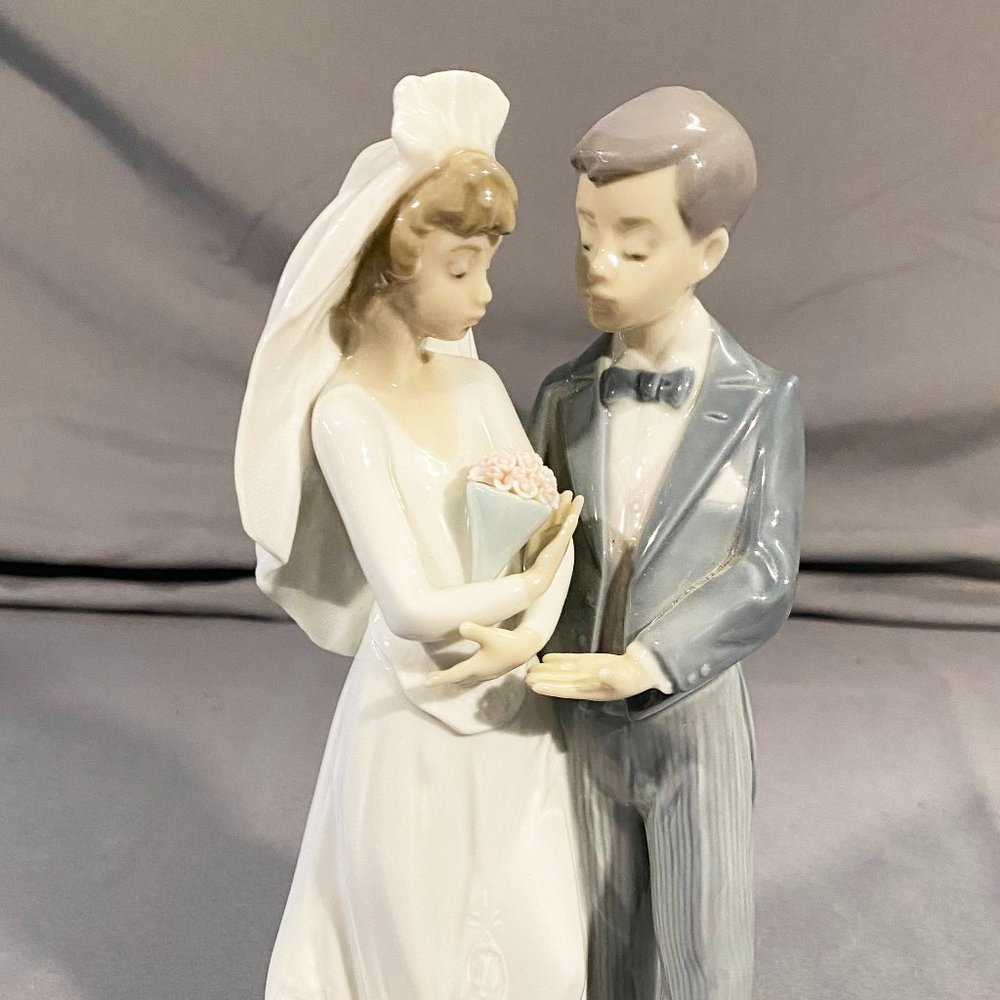 Lladro Poreclain Wedding Cake Collectible